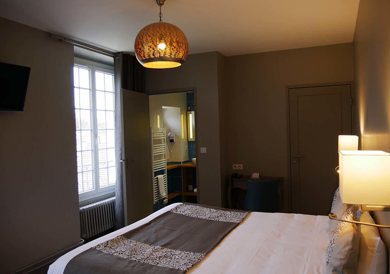 Logis - Auberge De L'Abbaye Thiron-Gardais ภายนอก รูปภาพ